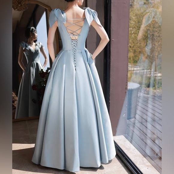 Prom dress - Picture 2 of 3